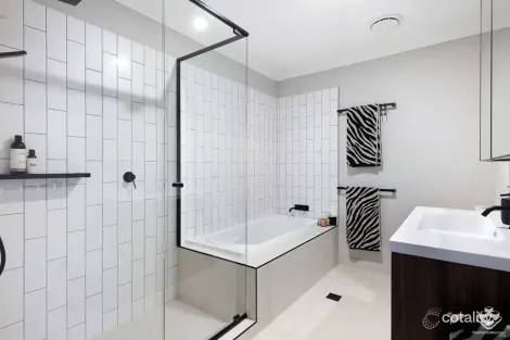 Property photo of 27/1 Citron Crescent Helensvale QLD 4212