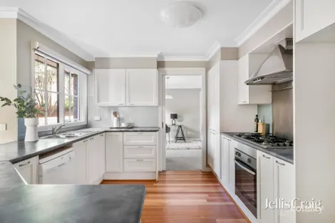 Property photo of 10 Long Valley Way Eltham VIC 3095