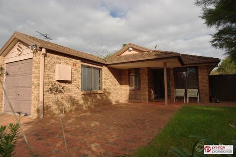 12 Acola Ct, Wattle Grove, NSW 2173