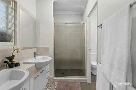 Property photo of 5 Silverbirch Place Bridgeman Downs QLD 4035