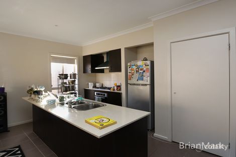 Property photo of 16 Woolybush Drive Tarneit VIC 3029