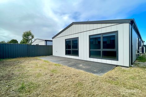 33 Timberline Pkwy, Pakenham, VIC 3810