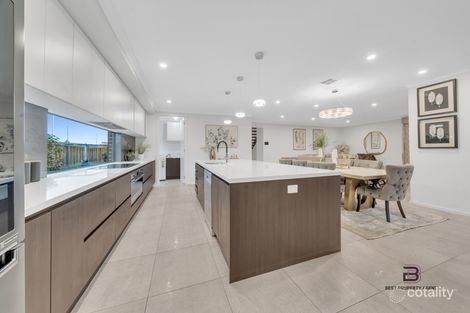 Property photo of 17 Killearn Avenue Cranbourne West VIC 3977
