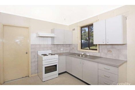 Property photo of 13 Catherine Street Mannering Park NSW 2259