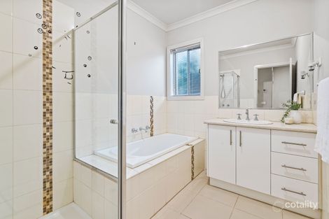 Property photo of 17 Carinya Crescent South Morang VIC 3752