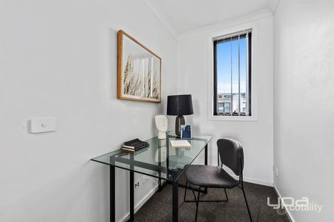 Property photo of 48 Oakden Crescent St Albans VIC 3021
