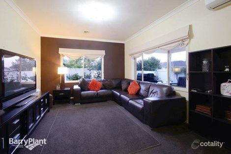 Property photo of 16 Flinders Chase Pakenham VIC 3810