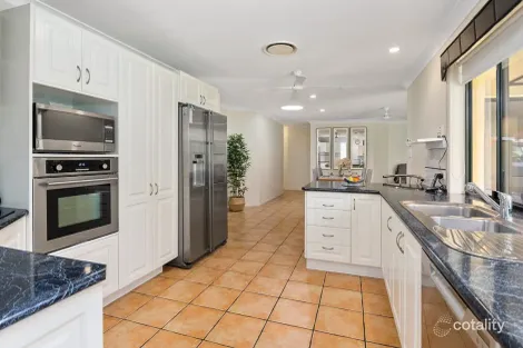 Property photo of 20 Joseph Place Sinnamon Park QLD 4073