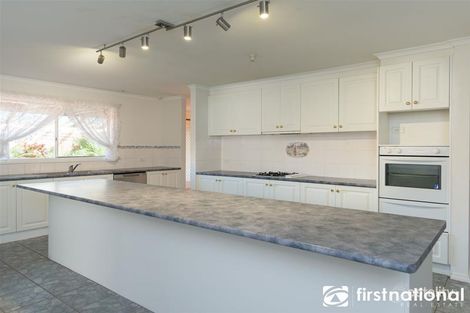 Property photo of 2 Grantham Crescent Berwick VIC 3806