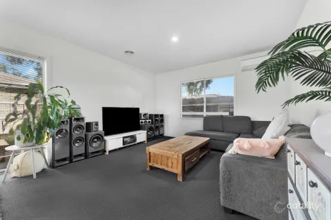 Property photo of 2 Flora Lane Carrum Downs VIC 3201