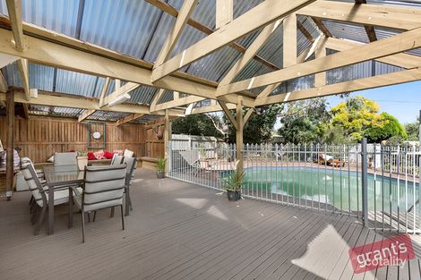 Property photo of 12 Earlston Square Berwick VIC 3806