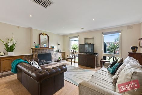 Property photo of 12 Earlston Square Berwick VIC 3806