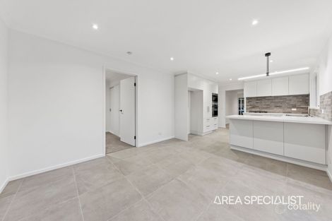 Property photo of 24 Gullquist Way Pakenham VIC 3810