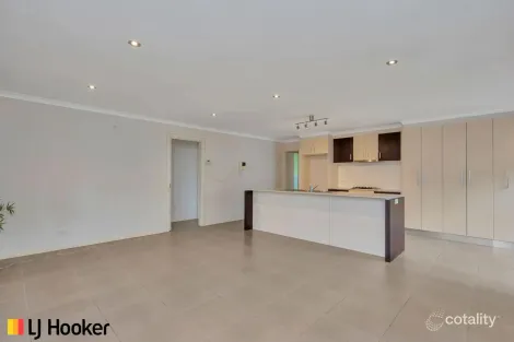 Property photo of 24 Gordon Withnall Crescent Dunlop ACT 2615