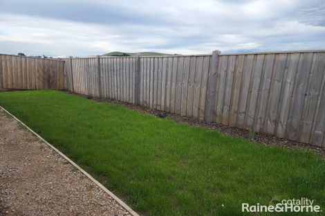 Property photo of 8 Echidna Drive Beveridge VIC 3753