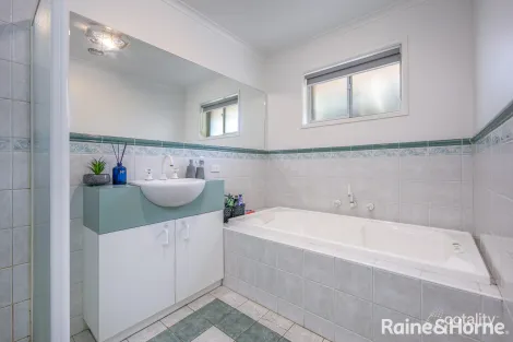 Property photo of 1/43 Grant Avenue Gisborne VIC 3437