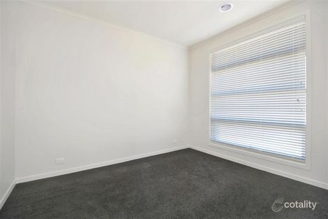 Property photo of 32 Aspect Parade Alfredton VIC 3350