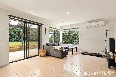 Property photo of 15 Hartsmere Drive Berwick VIC 3806