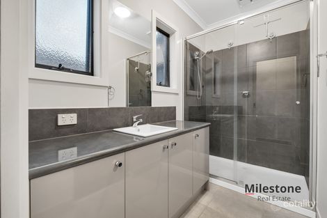 Property photo of 11 Banjo Circuit Lynbrook VIC 3975