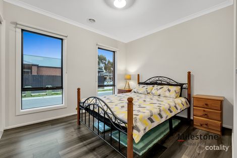 Property photo of 11 Banjo Circuit Lynbrook VIC 3975