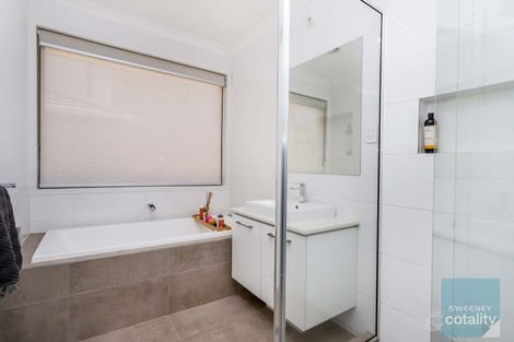 Property photo of 26 Panning Circuit Aintree VIC 3336
