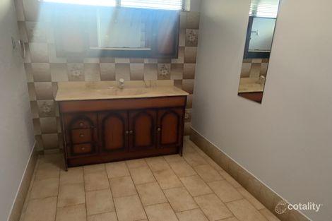 Property photo of 10 Portmarnock Circle Halls Head WA 6210