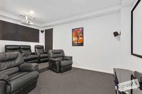 Property photo of 8 Billabong Place Narre Warren North VIC 3804