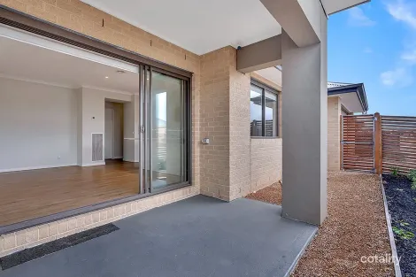 Property photo of 2 Angove Street Craigieburn VIC 3064