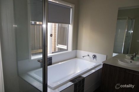 Property photo of 11 Crosskeys Road Craigieburn VIC 3064