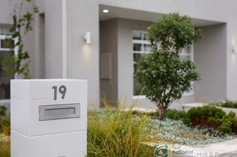 Property photo of 19 Holgate Avenue Clyde North VIC 3978