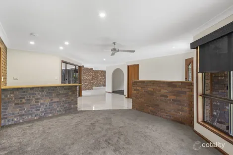 Property photo of 28 River Park Place Fig Tree Pocket QLD 4069