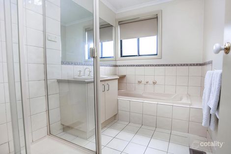 Property photo of 18/2-8 Knight Crescent Roxburgh Park VIC 3064
