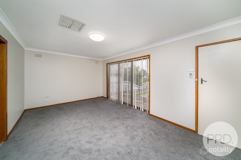 Property photo of 3 Willow Street Kooringal NSW 2650