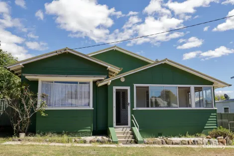 126 Rouse St, Tenterfield, NSW 2372