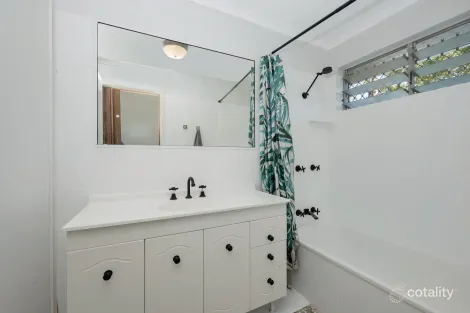 Property photo of 2/179 Albert Street Cranbrook QLD 4814