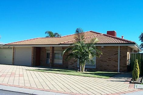 93 Ullinger Loop, Marangaroo, WA 6064