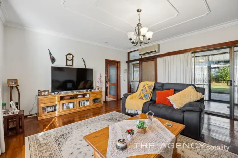 Property photo of 1 Cornhill Crescent Alexander Heights WA 6064