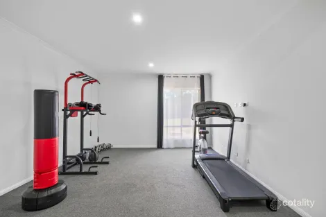 Property photo of 6 Finch Court Regency Downs QLD 4341