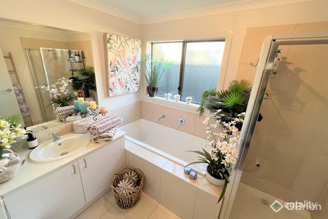 Property photo of 18 Macleod Circuit Pakenham VIC 3810
