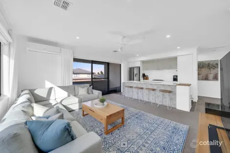 Property photo of 10 Allunga Way Werribee VIC 3030