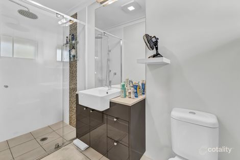 Property photo of 2002/67 Linton Street Kangaroo Point QLD 4169