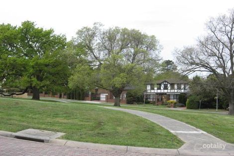 33e Quarry Hills Dr, Berwick, VIC 3806