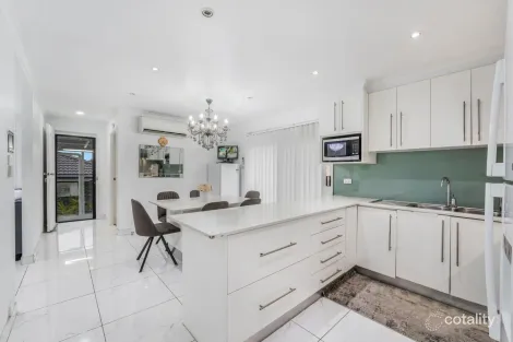 Property photo of 21 Turquoise Crescent Bossley Park NSW 2176