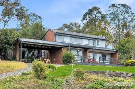 8 Gleneagles Ct, Darley, VIC 3340