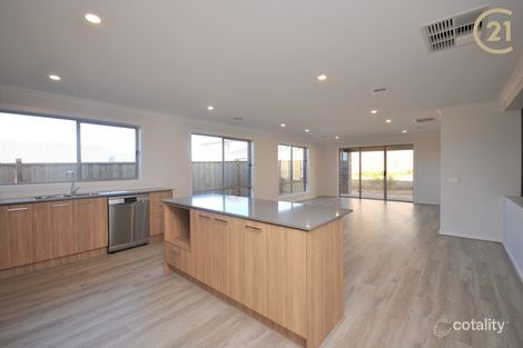 Property photo of 15 Basalt Drive Clyde North VIC 3978