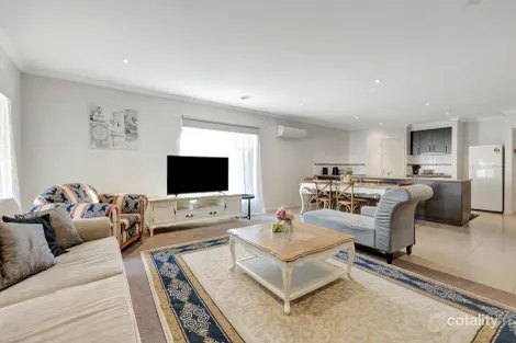 Property photo of 16 Viewside Crescent Craigieburn VIC 3064