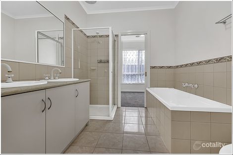 Property photo of 2/122 Rosella Avenue Werribee VIC 3030