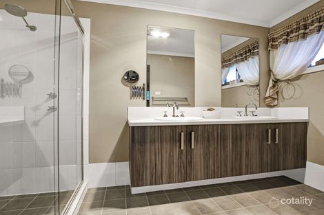 Property photo of 8 Luff Close Oran Park NSW 2570