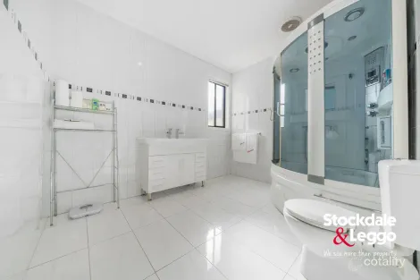 Property photo of 102 Marigold Crescent Gowanbrae VIC 3043