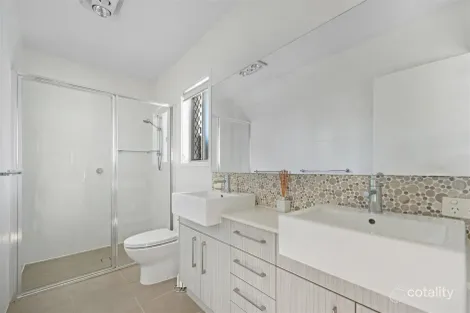 Property photo of 60 Iris Road Kirkwood QLD 4680